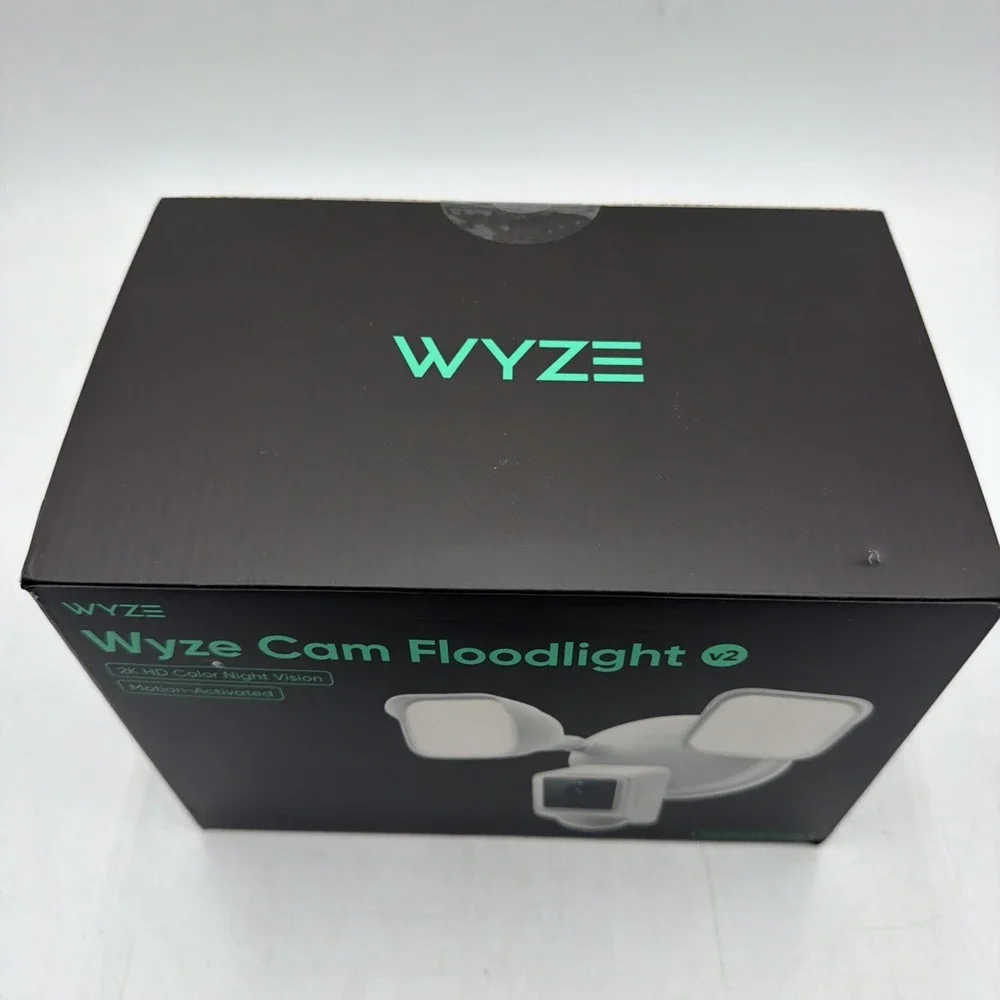 Wyze Cam Floodlight V2 Motion-Activated 2K HD Color Night Vision Camera